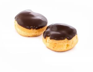mini choux with chocolate